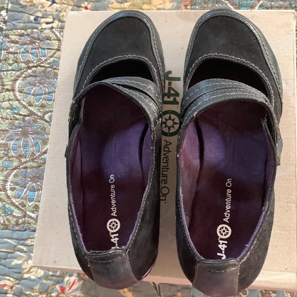 J-41 ADVENTURE ON Kobe Mary Jane Wedge black with purple stitch detail